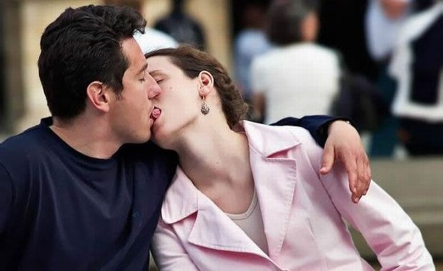 Как целоваться с языком видео